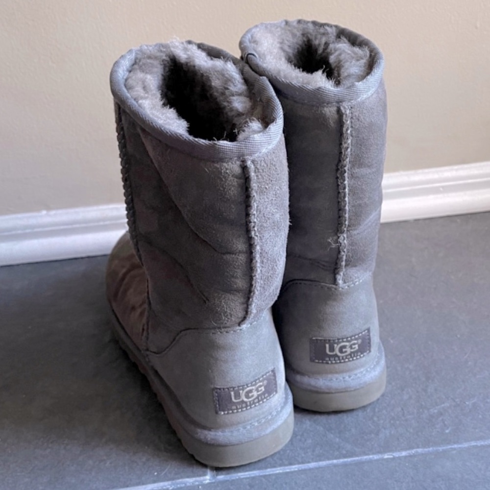 UGG women’s classic short II gray/grey size 6 women’s Eu 37